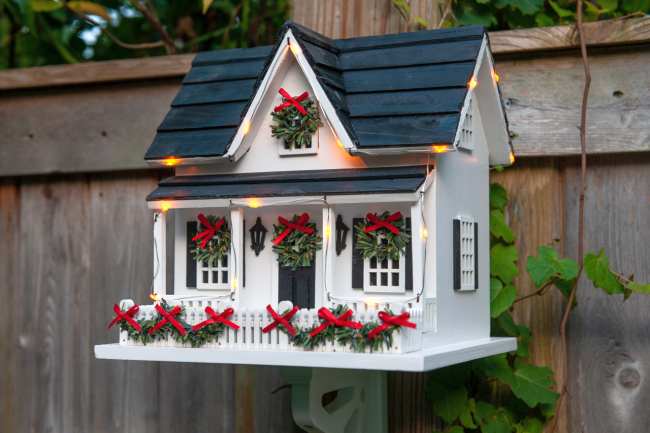 Holiday House LED Lighted Birdhouse